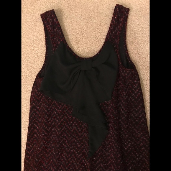Daytrip Red/Black Chevron Tank w/Bow Detail on back - Size X-Small $8 - Picture 3 of 4